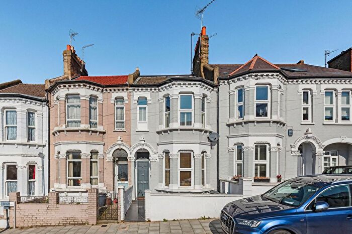 2 Bedroom Flat For Sale In Swaffield Road, Earlsfield, London, SW18