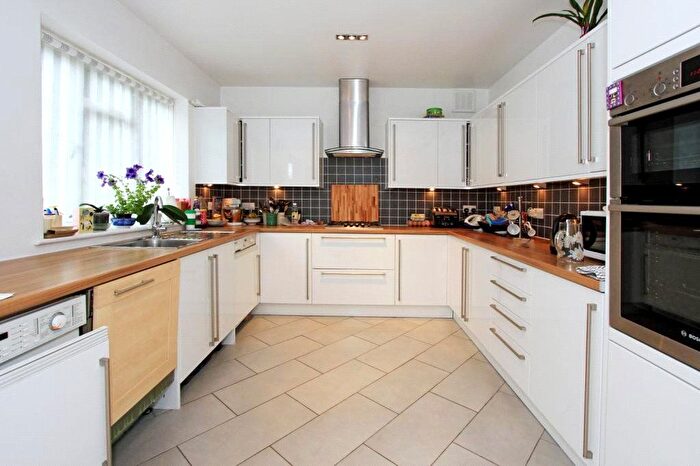 5 Bedroom Detached House To Rent In The Ridings, Ealing, London, Uk, W5