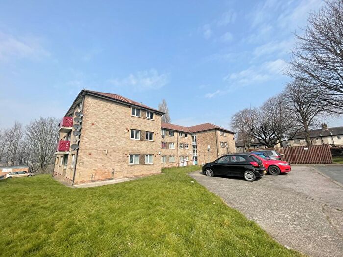 2 Bedroom Flat To Rent In Fountain Way, Shipley, West Yorkshire, BD18
