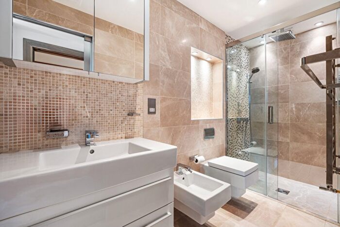 3 Bedroom Flat To Rent In Queen's Gate Terrace, London, SW7