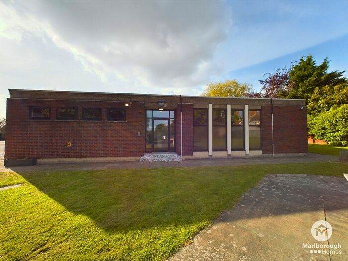 Studio To Rent In High Road, Chigwell, Essex, IG7