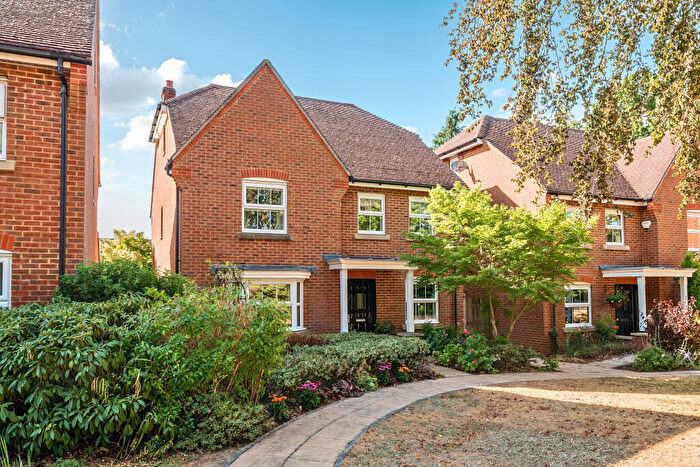 5 Bedroom Detached House For Sale In Newbery Close, Caterham, CR3