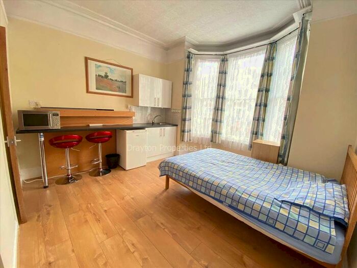 Studio To Rent In Hartington Road, London, W13