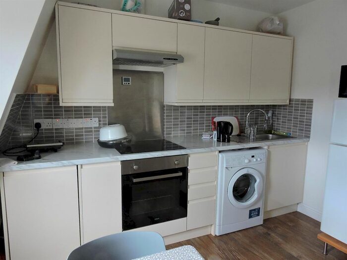 1 Bedroom Flat To Rent In Rock Street, London, N4