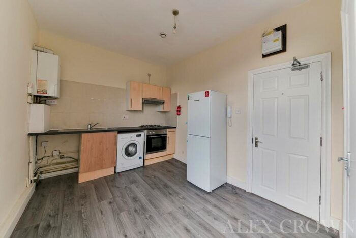 Studio To Rent In High Road, Tottenham, N17