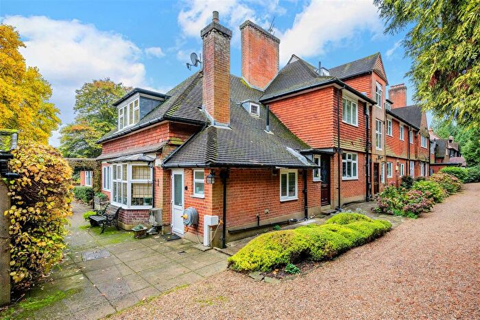 2 Bedroom Flat For Sale In Heath Drive, Walton On The Hill, Tadworth, KT20