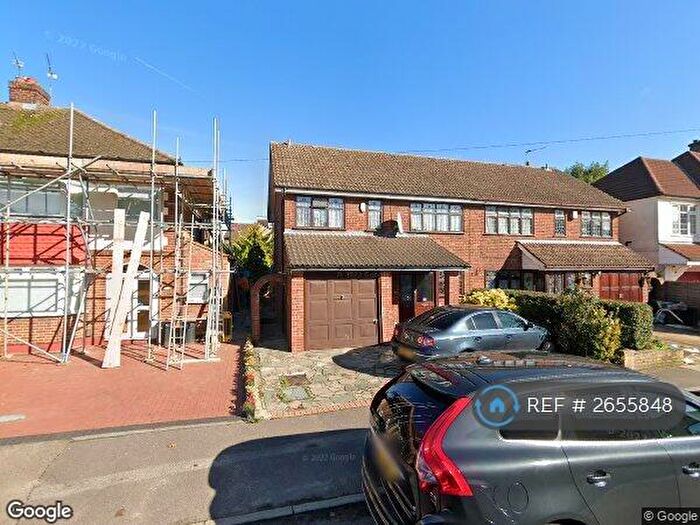 4 Bedroom Semi-Detached House To Rent In Rosedale Road, Romford, RM1
