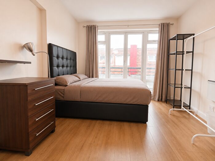 3 Bedroom Flat To Rent In Phoenix Court, St Pancras, NW1
