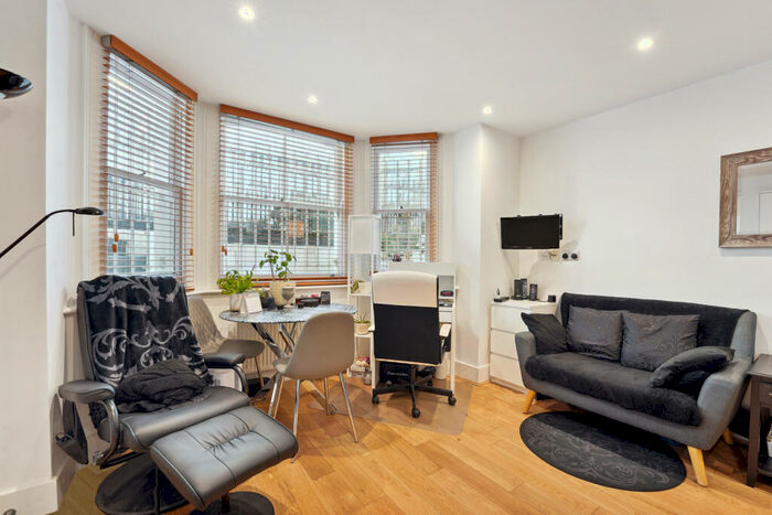 Flat To Rent In Coleherne Road, Earls Court, SW10