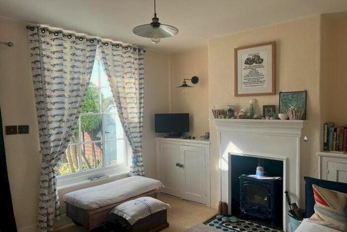 2 Bedroom Cottage To Rent In Solent View Road, Cowes, PO31