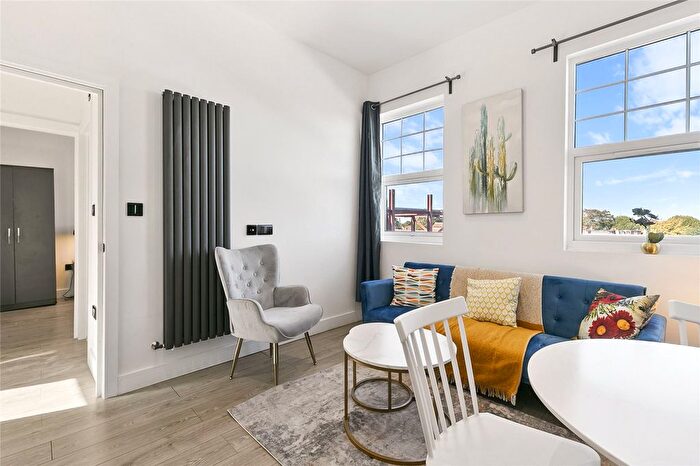 2 Bedroom Flat For Sale In Upper Richmond Road West, East Sheen, SW14