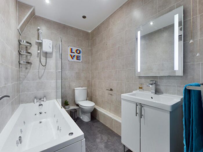 9 Bedroom Flat To Rent In Denmark Road, Manchester, M15
