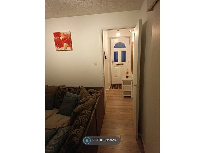 1 Bedroom Maisonette To Rent In Emerald Close, London, E16