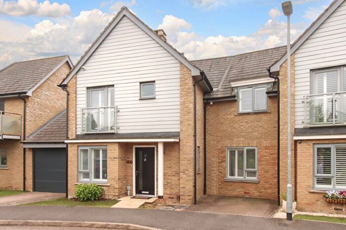 3 Bedroom Semi-Detached House For Sale In Kingcup Avenue, Hemel Hempstead, HP2