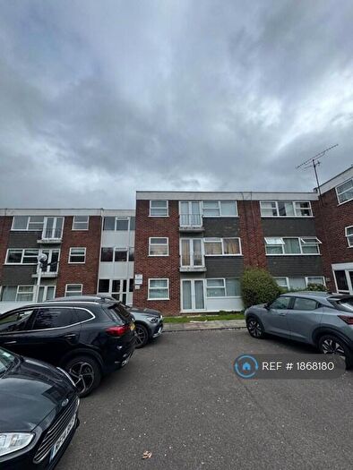 2 Bedroom Flat To Rent In Ardleigh Court, Shenfield, CM15