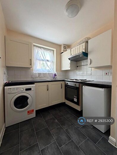 1 Bedroom Flat To Rent In Garnham St, London, N16