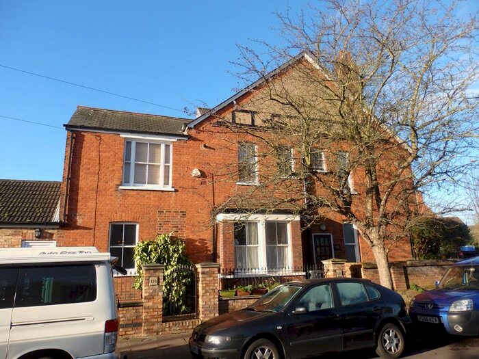 3 Bedroom Town House To Rent In Denmark Street, Bedford, MK40