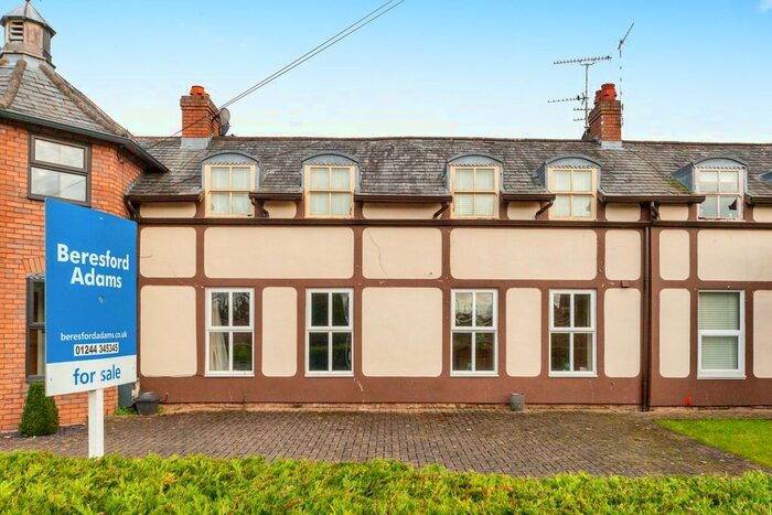 2 Bedroom Flat For Sale In Roselands Court, Chester Road, Lavister, Yr Orsedd, LL12