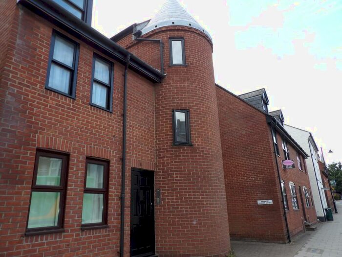 1 Bedroom Flat To Rent In Central Christchurch, BH23