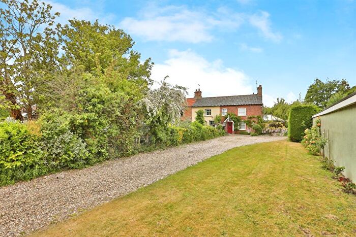 4 Bedroom Cottage For Sale In The Street, Hindolveston, Dereham, NR20