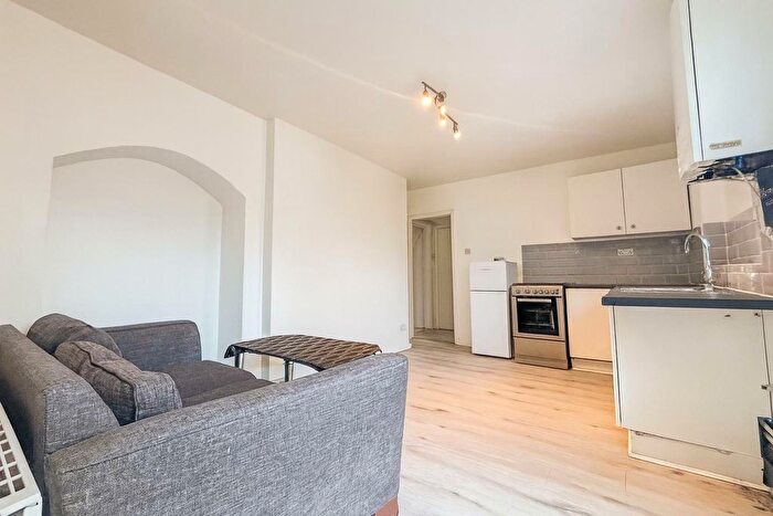 1 Bedroom Flat To Rent In Plumer Road, High Wycombe, HP11