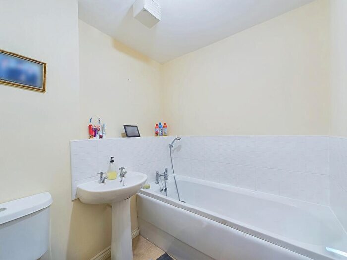 3 Bedroom Terraced House For Sale In Johnson Drive, Leighton Buzzard, Bedfordshire, LU7