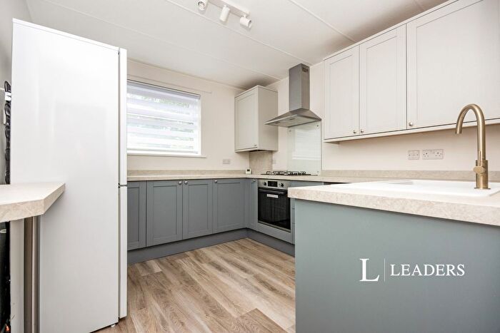 2 Bedroom Flat To Rent In Hilgay Court, Hilgay, GU1