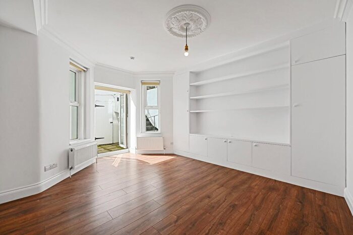 1 Bedroom Flat For Sale In Sinclair Gardens, London, W14