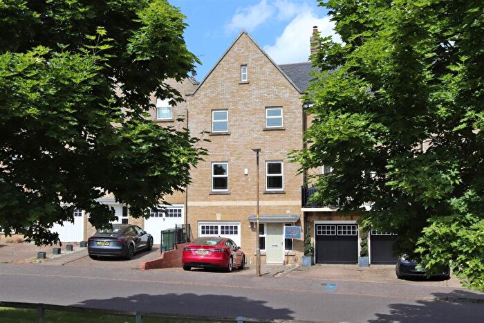 4 Bedroom Town House For Sale In Ellis Fields, St. Albans, AL3