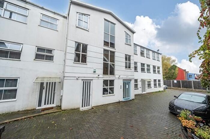 1 Bedroom Flat To Rent In Wye River Studios, High Wycombe, HP11