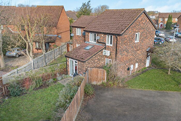 3 Bedroom Semi Detached House For Sale In Speedwell Close, Cambridge, CB1