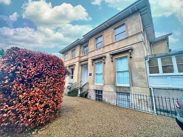 2 Bedroom Apartment To Rent In Lansdown Crescent, Cheltenham, GL50