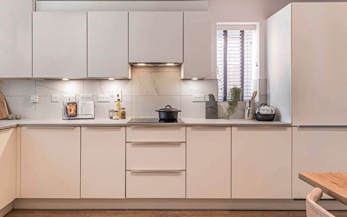 2 Bedroom Flat For Sale In Chapelfield Way, Allington, ME16