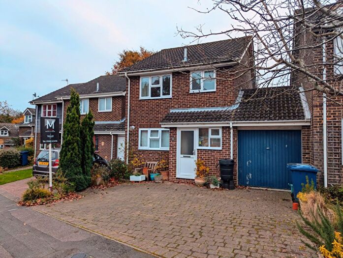3 Bedroom Link Detached House To Rent In High Ridge, Godalming, GU7