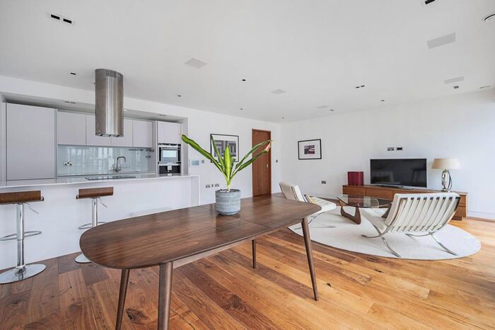 3 Bedroom Flat To Rent In Wood Street, City, London, EC2Y