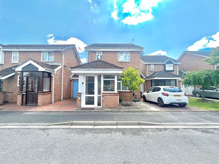 4 Bedroom Semi-Detached House To Rent In Brentford Close, Hayes, UB4