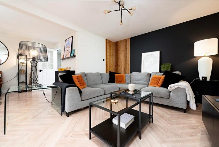 3 Bedroom Semi-Detached House For Sale In Golf Drive, Port Glasgow, PA14