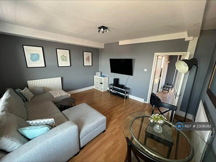 2 Bedroom Flat To Rent In Pomona House, London, SE8