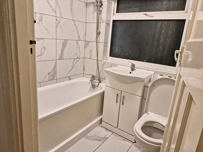 3 Bedroom Flat To Rent In Kingsbury Road, London, NW9