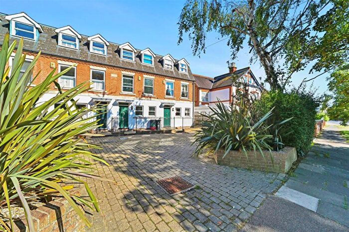 4 Bedroom End Of Terrace House For Sale In Old Road, Frinton-On-Sea, CO13