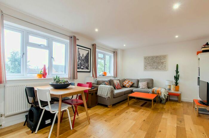 2 Bedroom Flat To Rent In Upper Tulse Hill, Brixton, London, SW2