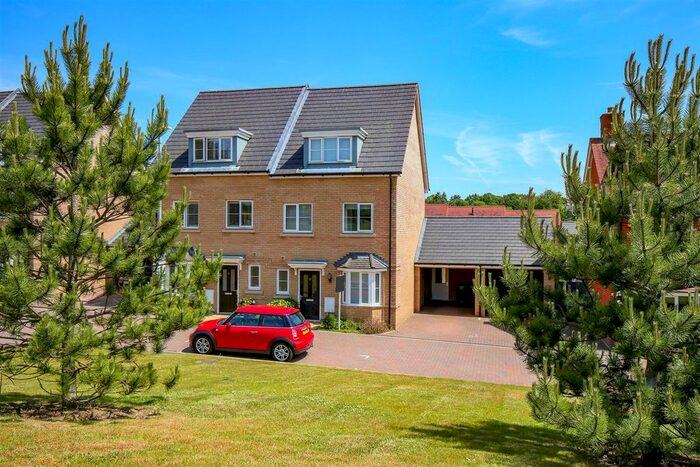 4 Bedroom Semi-Detached House To Rent In Bangays Way, Borough Green, Kent, TN15