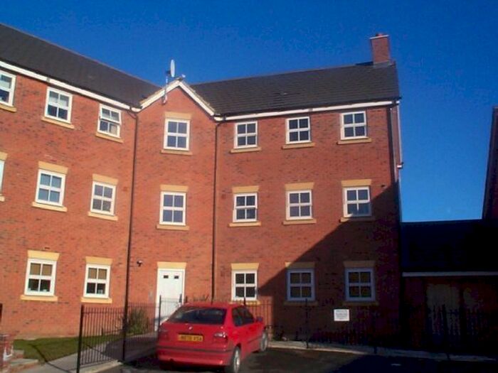 2 Bedroom Flat To Rent In Ickworth Close, Daventry, NN11