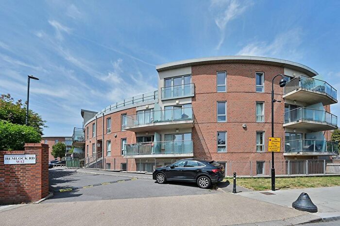 1 Bedroom Flat For Sale In Banstead Court, Shepherd's Bush, London, W12
