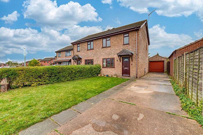 3 Bedroom Semi Detached House For Sale In Smiths Walk, Lowestoft, NR33