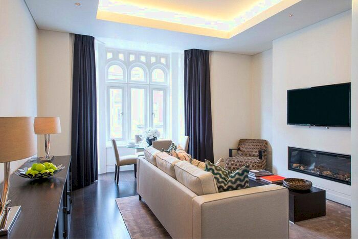 2 Bedroom Flat To Rent In Duke Street, Mayfair, London, W1K
