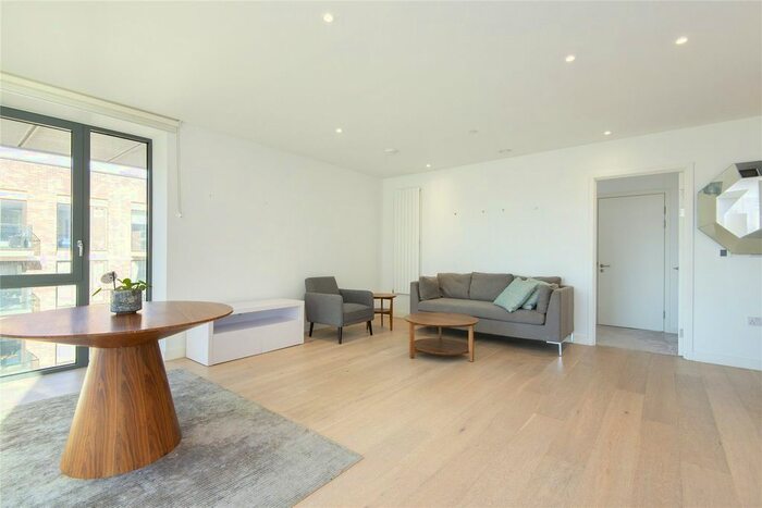 2 Bedroom Flat To Rent In Bonnet Street, London, E16