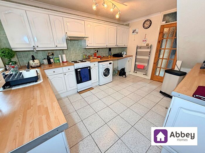 4 Bedroom End Terrace House To Rent In Gees Lock Close, Leicester, LE2