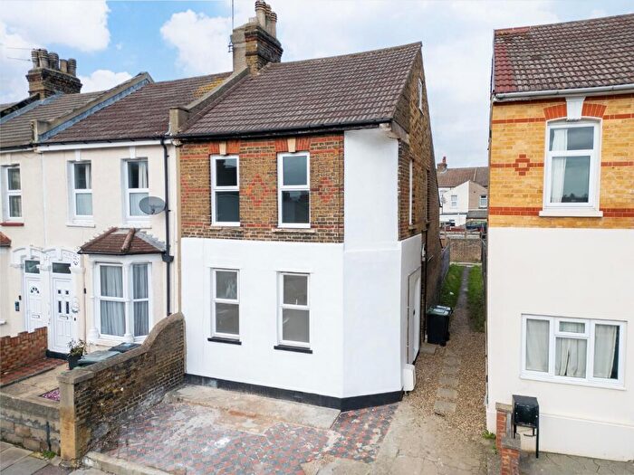 1 Bedroom Ground Maisonette For Sale In Dover Road East, Gravesend, Kent, DA11