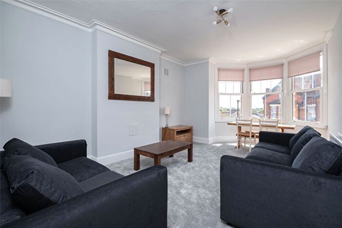 2 Bedroom Flat To Rent In Pinfold Road, London, SW16